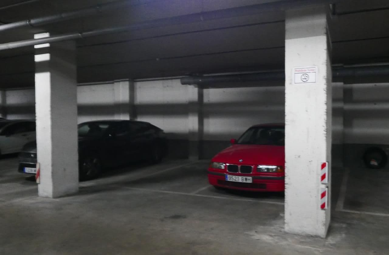Parking — C/ de Abizanda, Hortaleza, 28033 Madrid, España parking spot