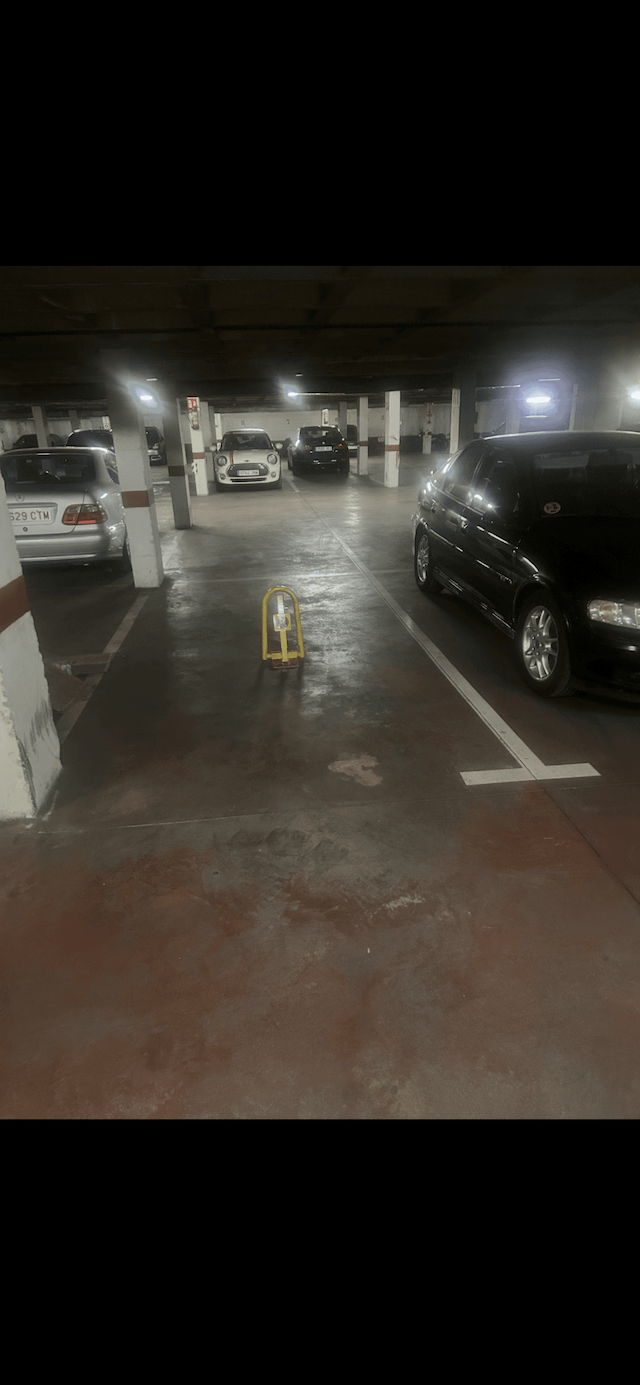 Parking space in C. de las Azucenas, 1, Tetuán, Madrid — photo 1