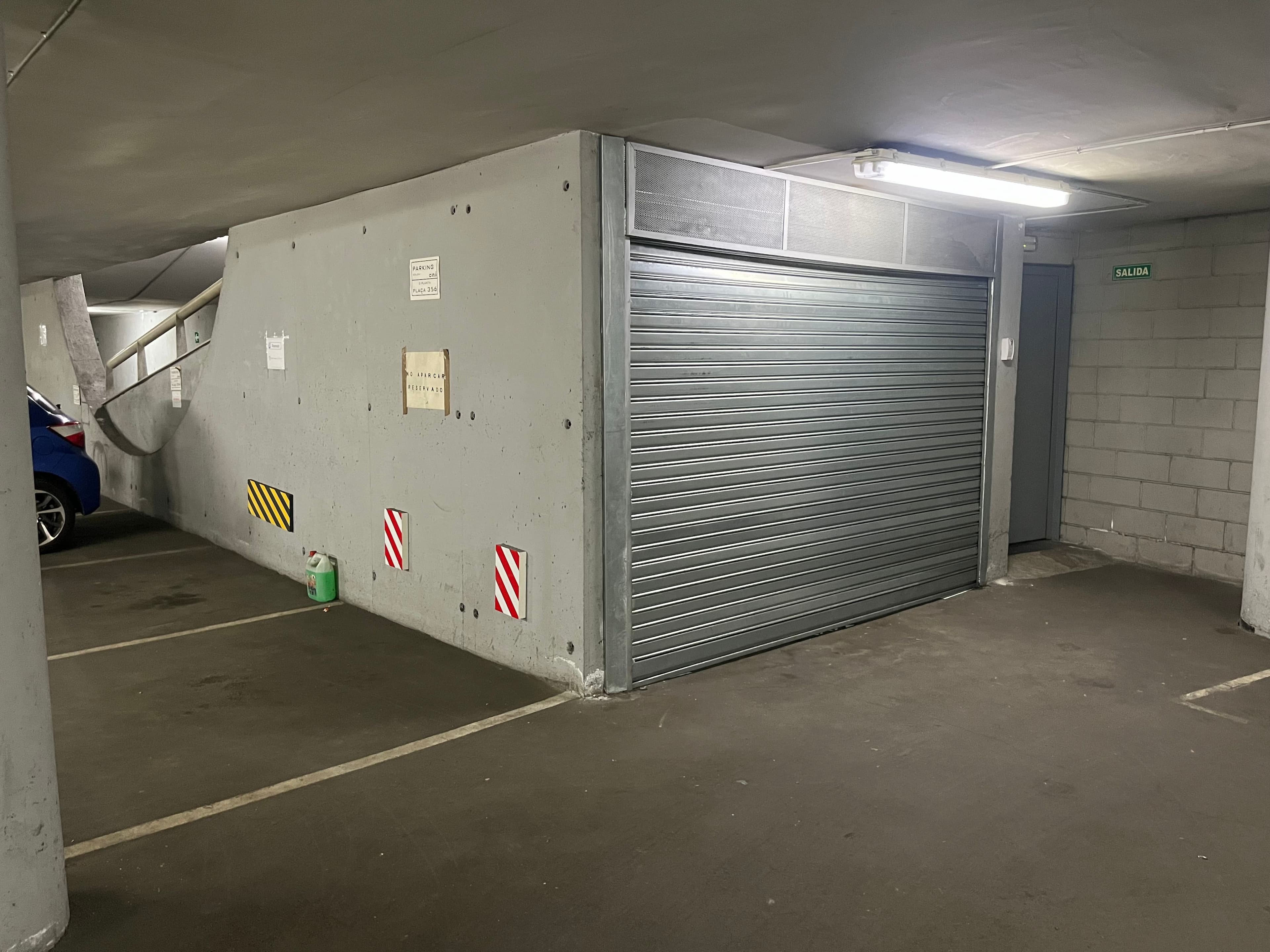 Parking BOX Cerrado — Carrer de Cristòfor Colom, 26, 08172 Sant Cugat del Vallès, Barcelona, España parking spot