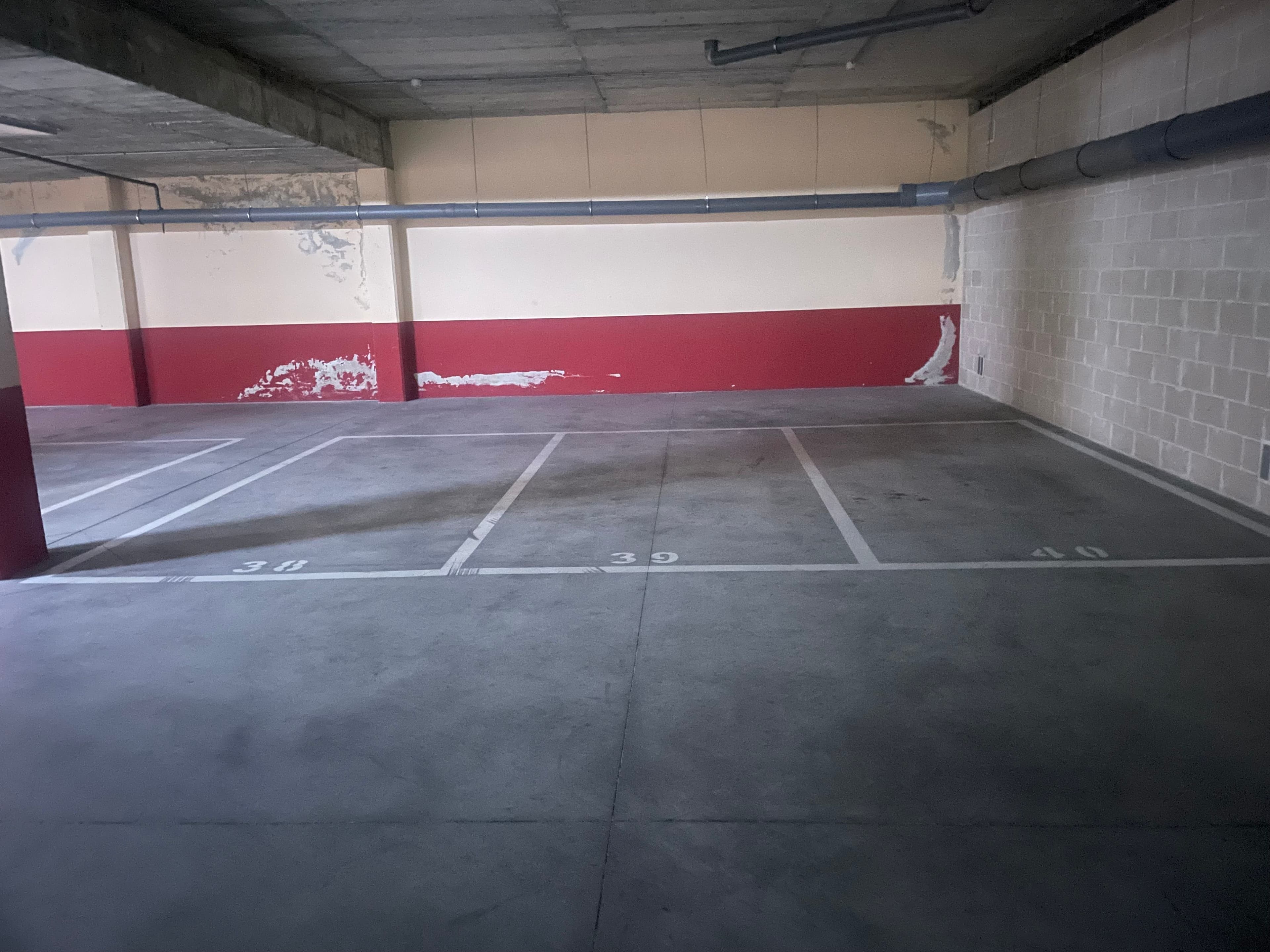 Parking — C. del Planeta Saturno, 9, 28983 Parla, Madrid, España parking spot