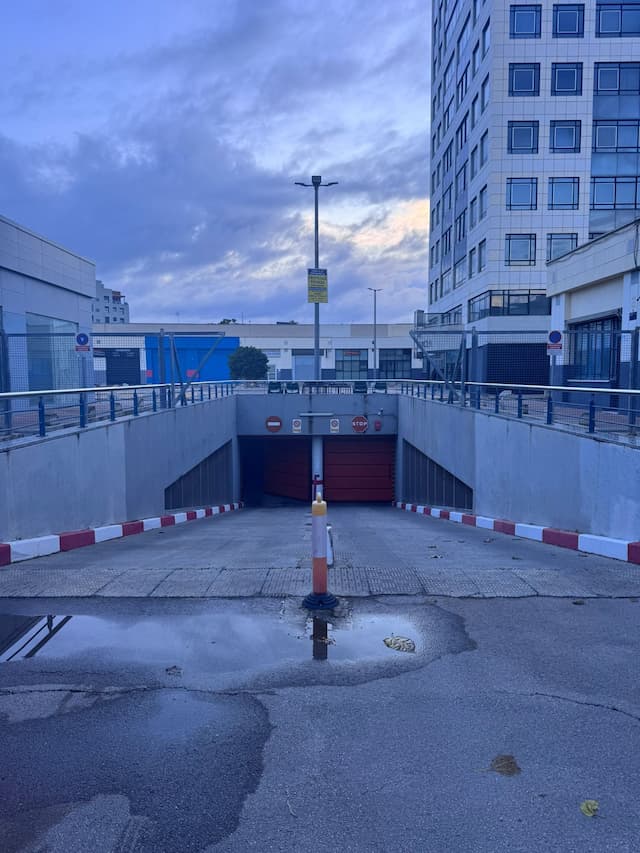 Parking space in Av. Ciclista Mariano Rojas, Murcia — photo 1