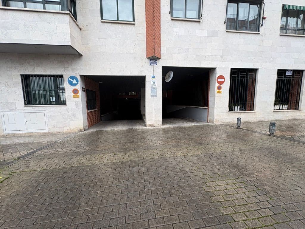 Parking — P.º Imperial, 41, Arganzuela, 28005 Madrid, España parking spot