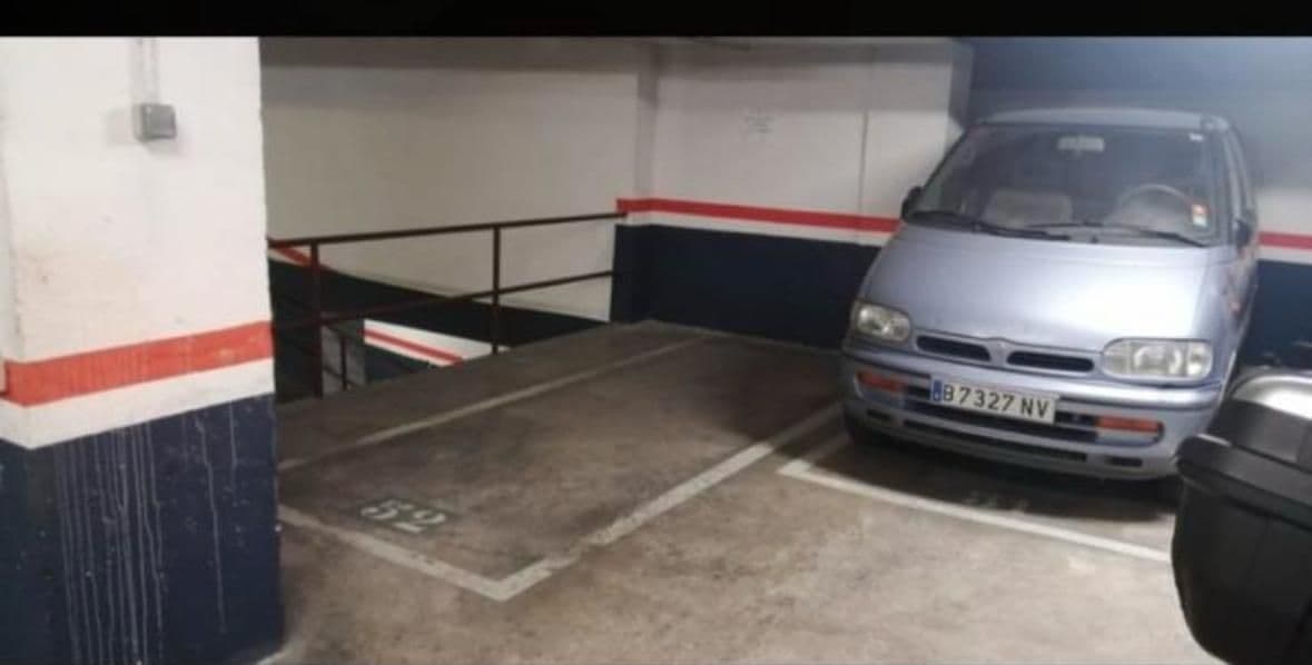 Parking — Carrer de Felip II, 90, Sant Andreu, 08027 Barcelona, España parking spot