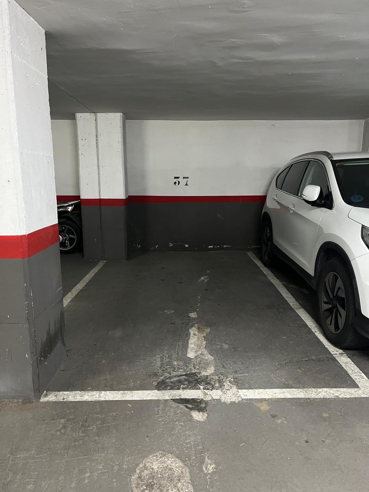 Parking — Passeig de Manuel Girona, 14, Les Corts, 08034 Barcelona, España parking spot
