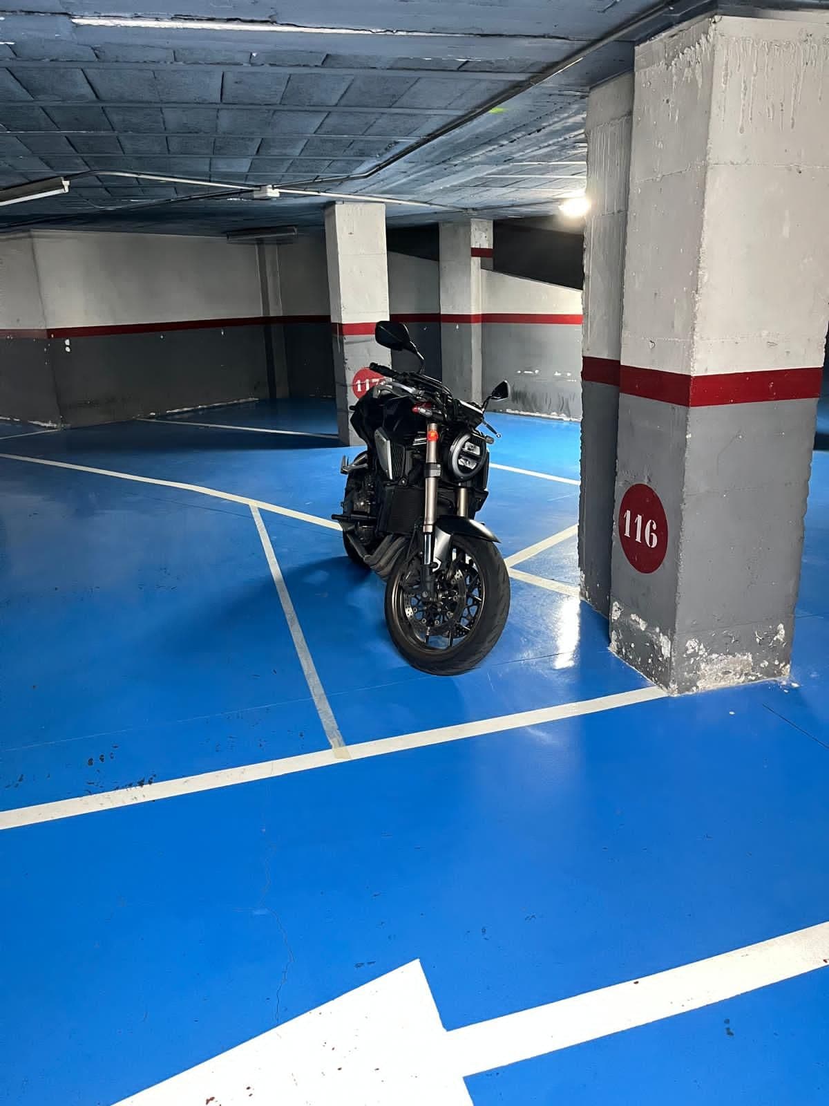 Parking — Av. Sant Esteve, 30, 08402 Granollers, Barcelona, España parking spot