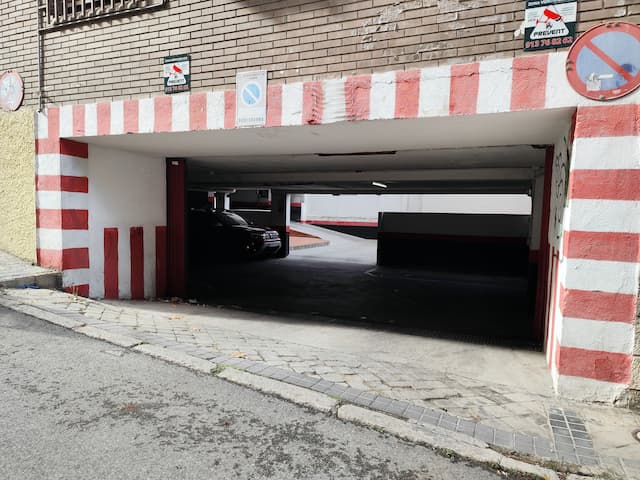 Parking space in C. Pinos Alta, 58, Tetuán, Madrid — photo 1